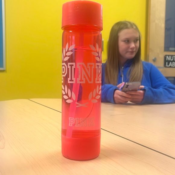 Pink water bottle - Picture 1 of 1